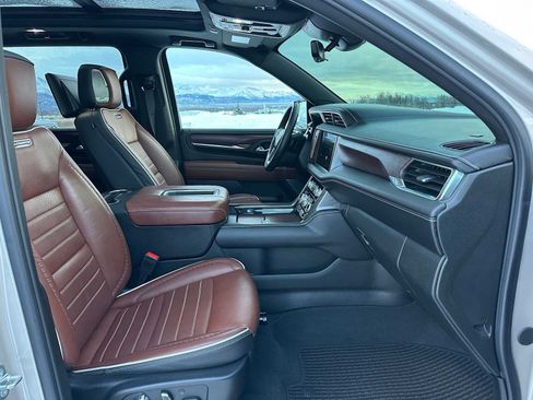 Used 2024 GMC Yukon XL Denali Ultimate image 10