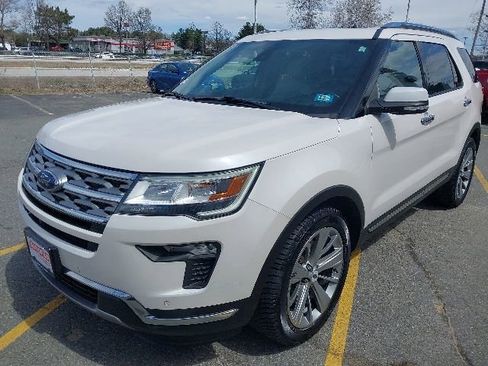 Certified 2018 Ford Explorer Limited w/ Ford Safe & Smart Package FWD image 4