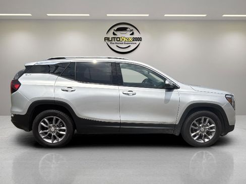 Used 2022 GMC Terrain SLT image 3