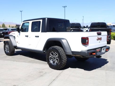 Used 2025 Jeep Gladiator Mojave w/ Convenience Group AWD/4WD image 4