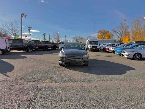 Used 2018 Ford Fusion S image 3