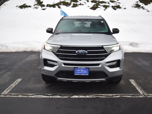 Used 2020 Ford Explorer XLT w/ Equipment Group 202A image 2