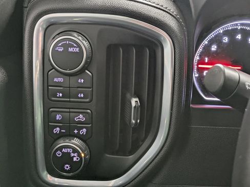 Used 2021 Chevrolet Silverado 1500 LT Trail Boss image 9