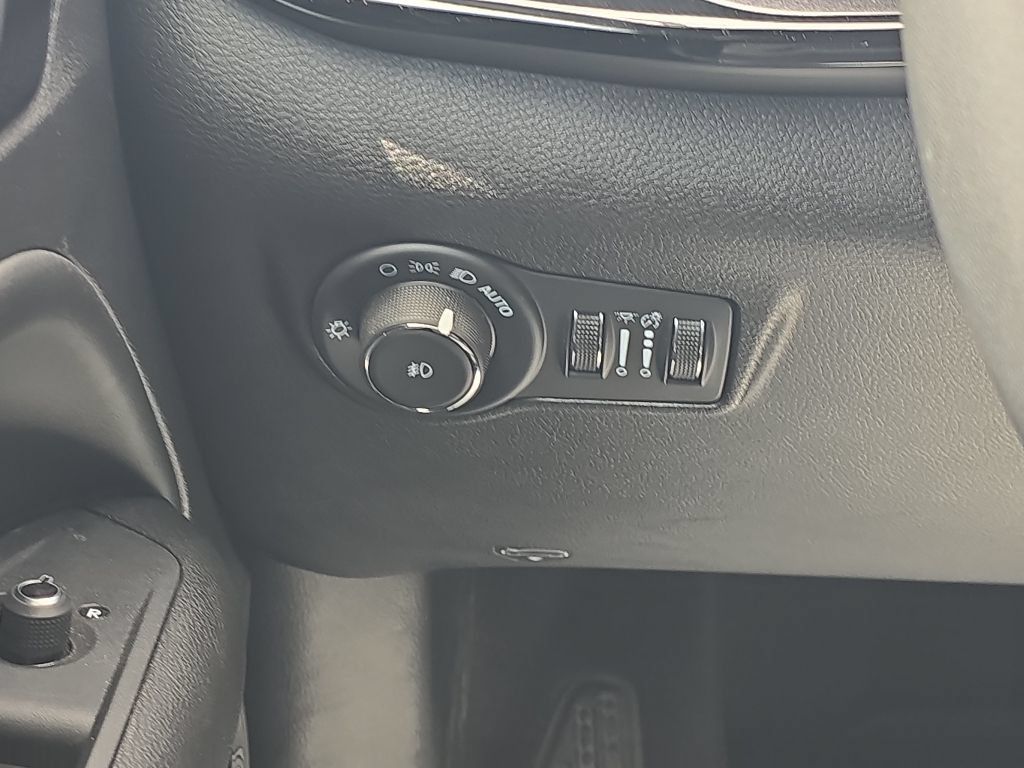 Certified 2026 Jeep Compass Latitude AWD/4WD image 25