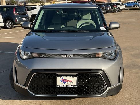 Used 2025 Kia Soul LX w/ LX Technology Package image 3