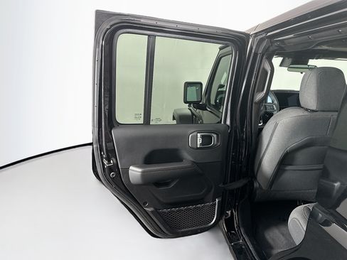Used 2025 Jeep Wrangler Unlimited Sahara AWD/4WD image 24