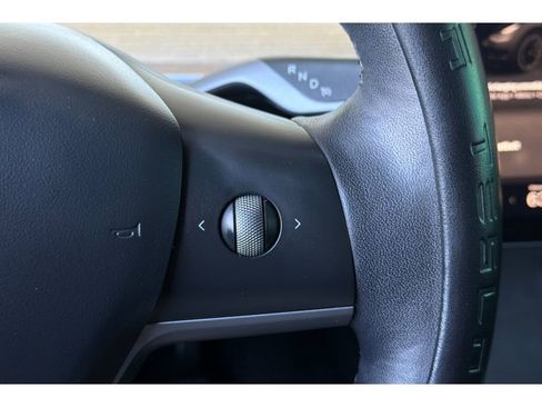 Used 2022 Tesla Model Y Long Range AWD/4WD image 28
