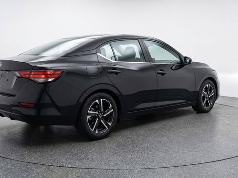 Used 2025 Nissan Sentra SV image 9