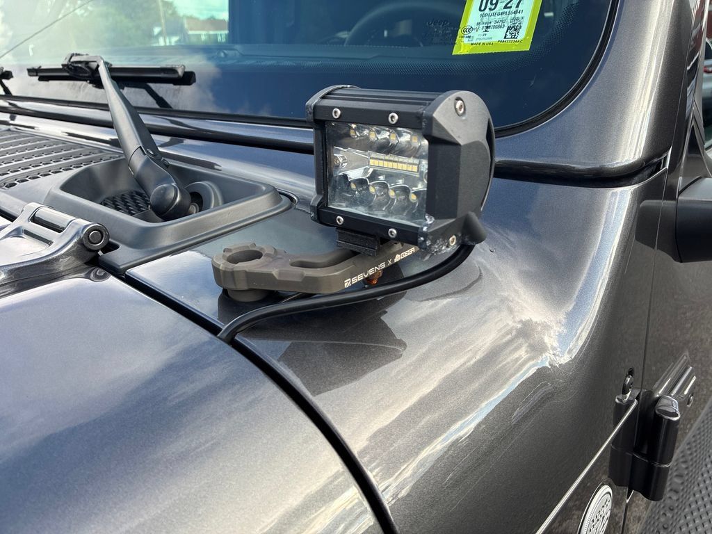 Used 2023 Jeep Gladiator Overland w/ Cold Weather Group AWD/4WD image 43