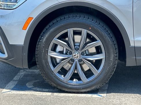 Used 2023 Volkswagen Tiguan SE w/ Panoramic Sunroof Package FWD image 27