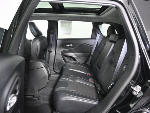 Used 2022 Jeep Cherokee Limited image 17