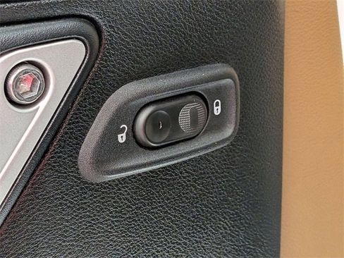 Used 2017 Jeep Wrangler Unlimited Rubicon w/ Connectivity Group image 14