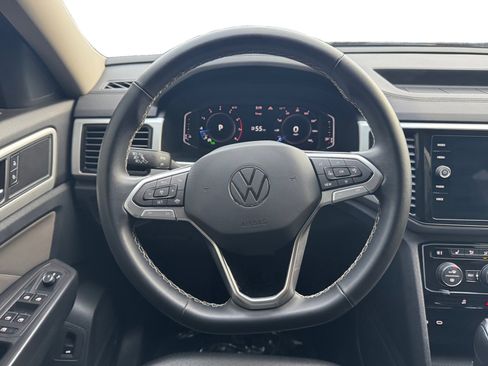 Certified 2023 Volkswagen Atlas SE w/ Black Wheel Package image 3