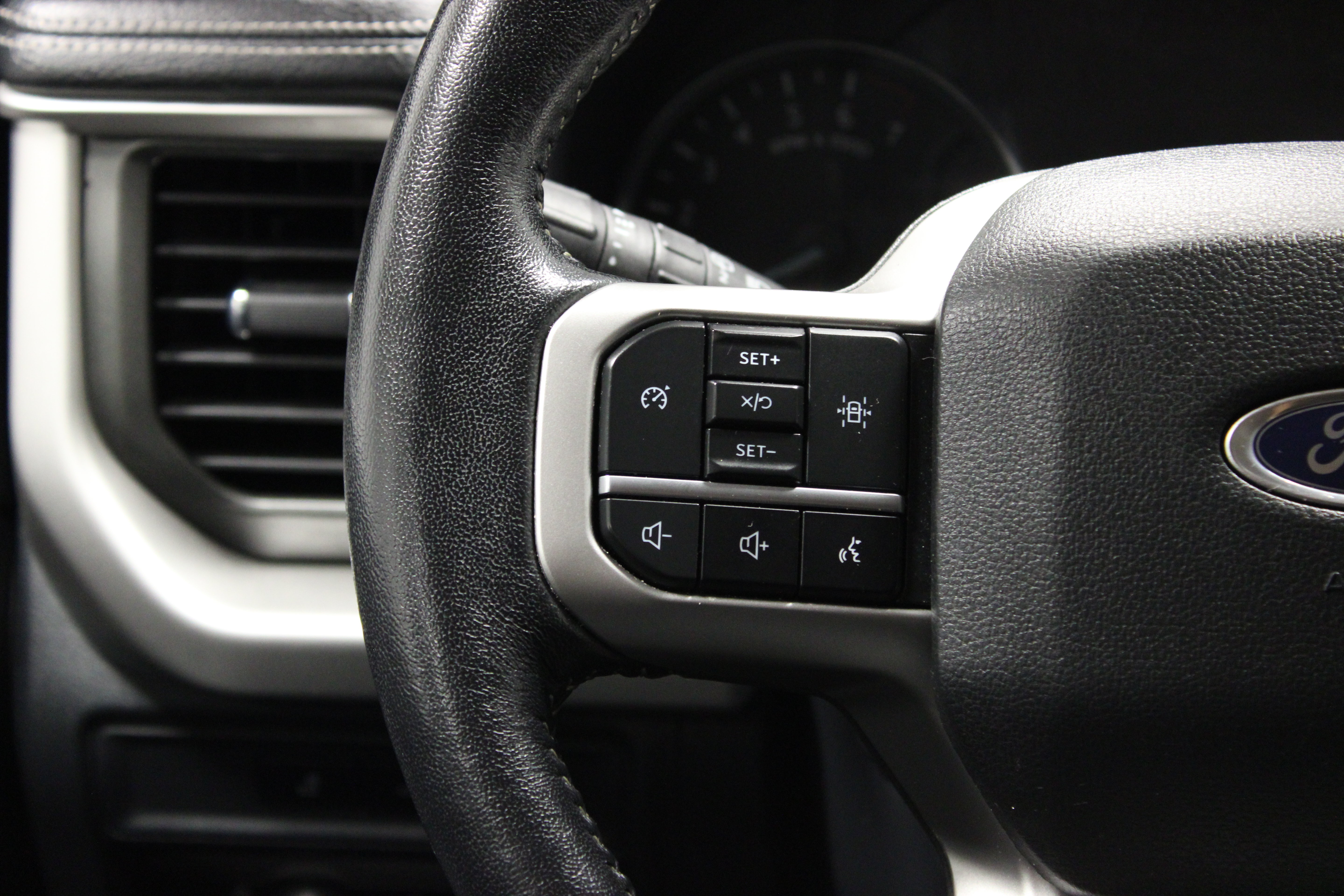 Used 2024 Ford Expedition Max XLT AWD/4WD image 24
