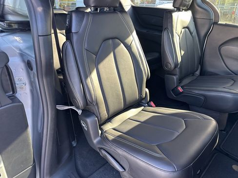 New 2026 Chrysler Pacifica Select image 45