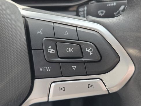 Certified 2025 Volkswagen Jetta SE w/ Sunroof Package image 30