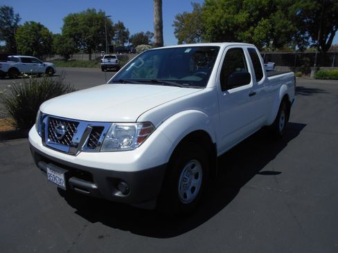 Used 2019 Nissan Frontier S RWD image 1