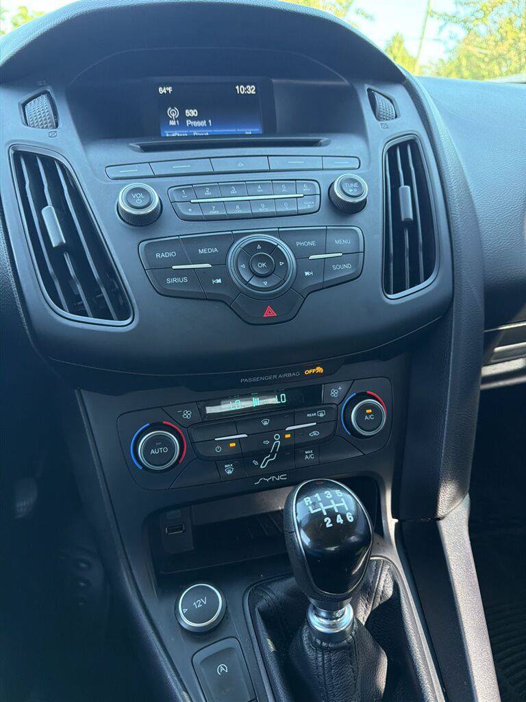 Used 2017 Ford Focus SE FWD image 14