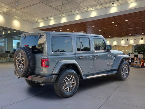 Used 2024 Jeep Wrangler Unlimited Sahara w/ Technology Group AWD/4WD image 4