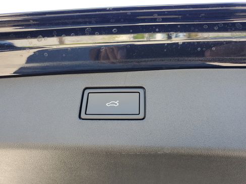 New 2026 Volkswagen Tiguan SE R-Line image 8