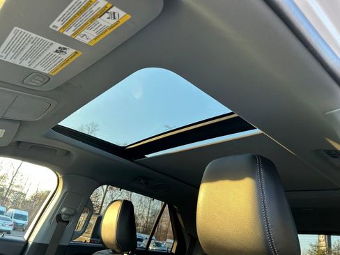 Used 2023 Ford Explorer Limited w/ Limited Technology Package image 24