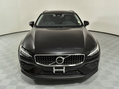 Certified 2025 Volvo V60 B5 Cross Country Plus image 36