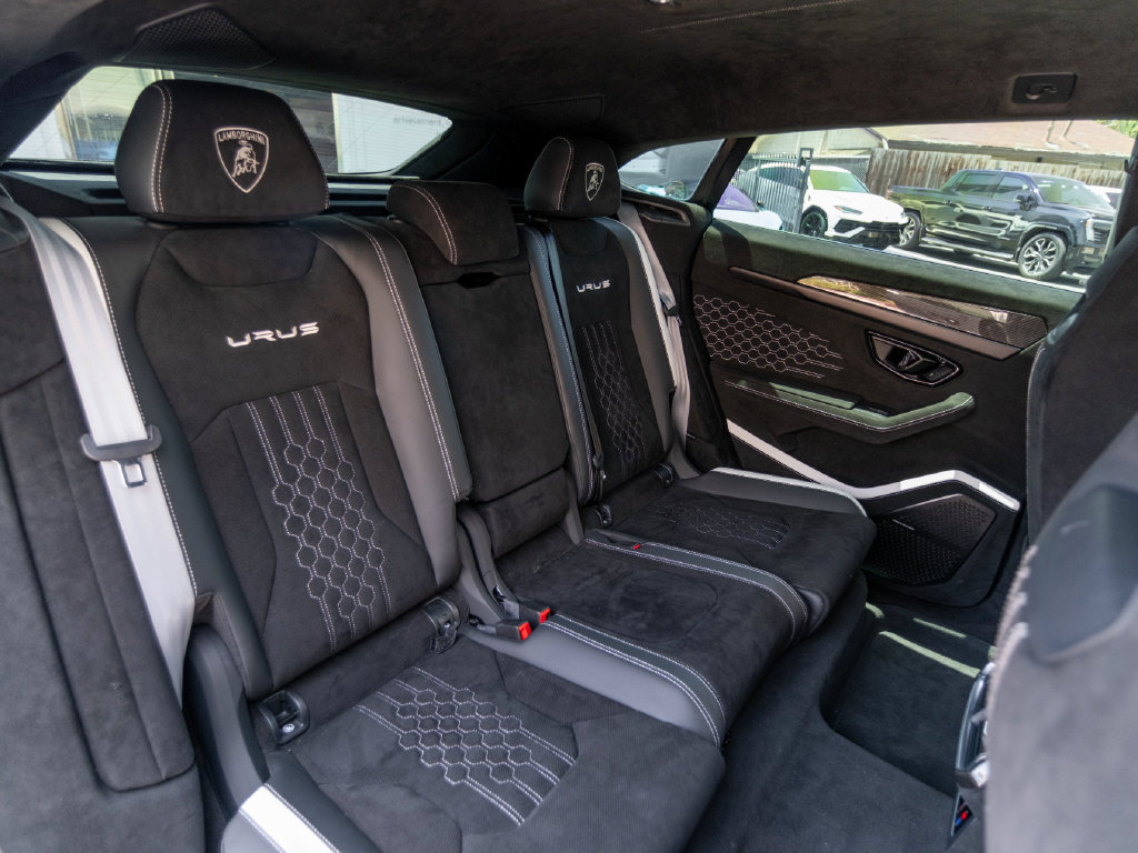 Used 2024 Lamborghini Urus Performante AWD/4WD image 25