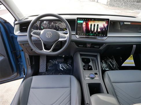 New 2026 Volkswagen Tiguan SE image 9