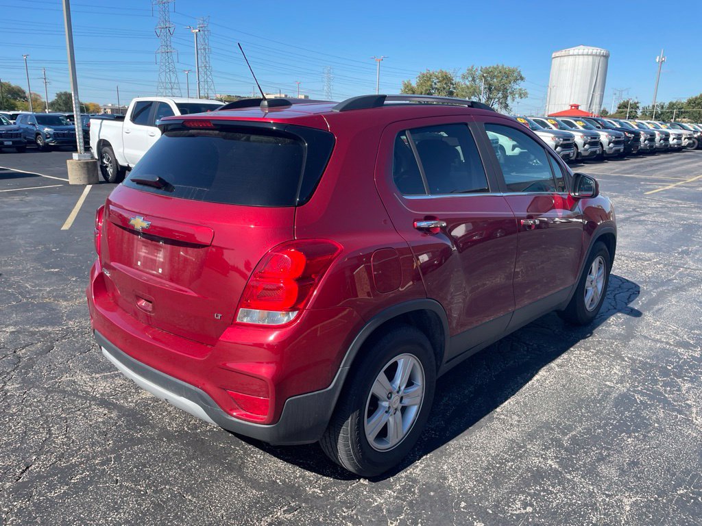 Used 2020 Chevrolet Trax LT w/ Sun & Sound Package FWD image 5