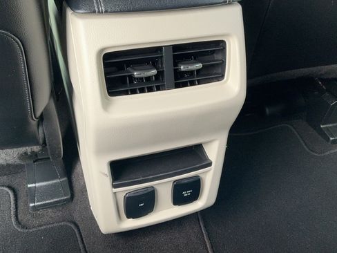 Used 2019 Ford Edge Titanium FWD image 10