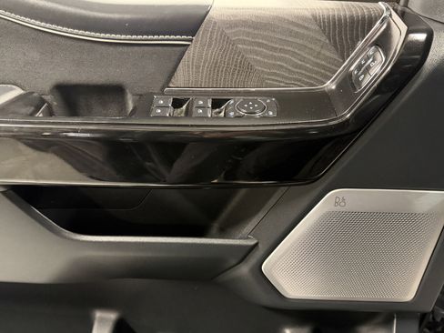 Used 2022 Ford F150 Lightning Platinum image 24