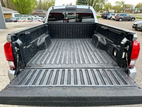 Used 2019 Toyota Tacoma SR5 AWD/4WD image 20