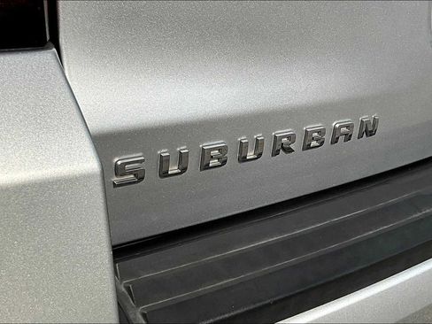 Used 2020 Chevrolet Suburban LT image 9