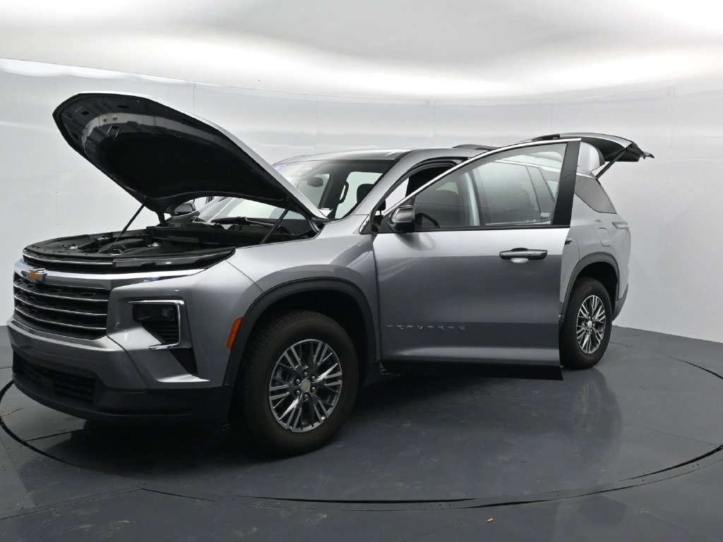 Used 2024 Chevrolet Traverse LT FWD image 38