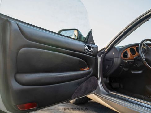 Used 2003 Jaguar XK8 Coupe image 28
