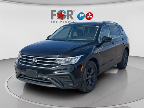 Used 2024 Volkswagen Tiguan SE image 1