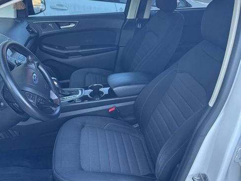 Used 2017 Ford Edge SE image 5