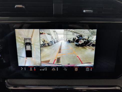 Used 2024 GMC Sierra 2500 AT4 w/ Technology Package AWD/4WD image 13