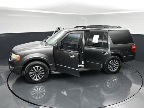Used 2016 Ford Expedition XLT w/ Equipment Group 202A RWD image 37