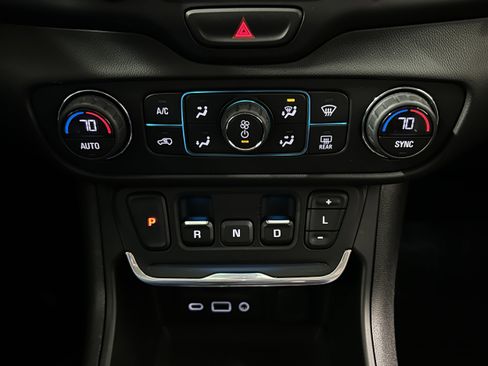 Used 2018 GMC Terrain Denali w/ Advanced Safety Package image 9