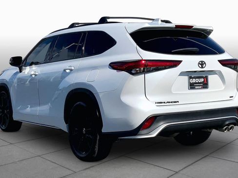 Used 2023 Toyota Highlander XSE FWD image 11