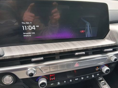 Used 2023 Kia Telluride EX w/ EX Captain's Chair Package image 10