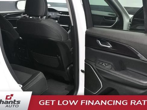 Used 2022 Jeep Grand Cherokee Laredo w/ Luxury Tech Group I AWD/4WD image 17