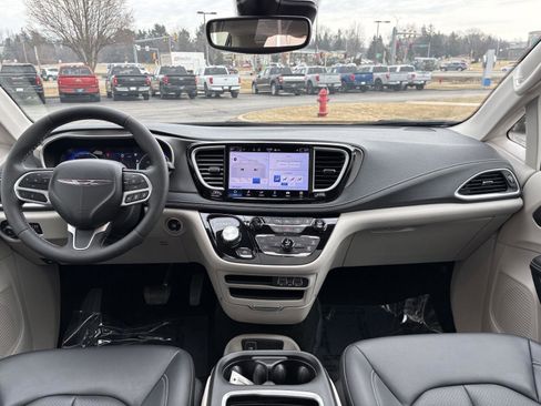 Used 2024 Chrysler Pacifica Touring-L w/ Road Tripper Package image 8