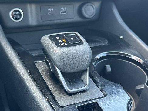 Used 2023 Nissan Rogue SV FWD image 30