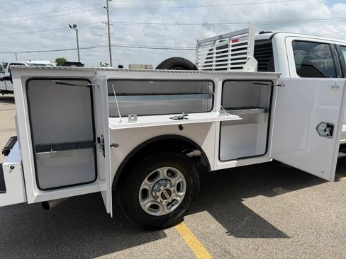 Used 2025 Ford F350 XLT AWD/4WD image 11
