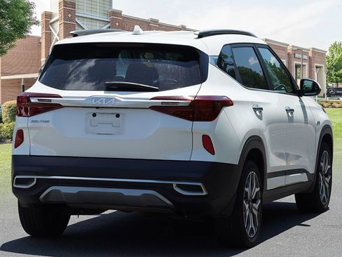 Used 2023 Kia Seltos SX w/ SX Sunroof Package AWD/4WD image 6