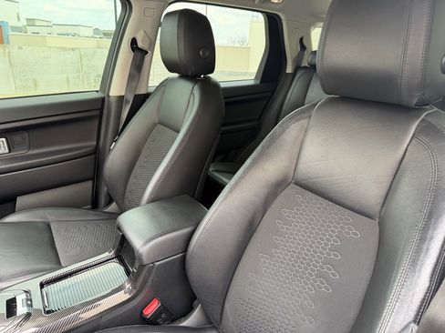 Used 2019 Land Rover Discovery Sport SE image 14