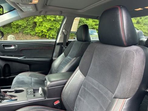 Used 2017 Toyota Camry XSE FWD image 11