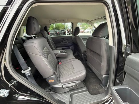 Used 2025 Nissan Pathfinder SV w/ Black Appearance Package image 45